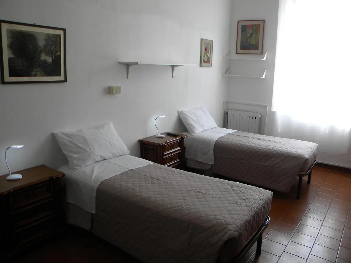 Bologna House Station Apartment 0*,