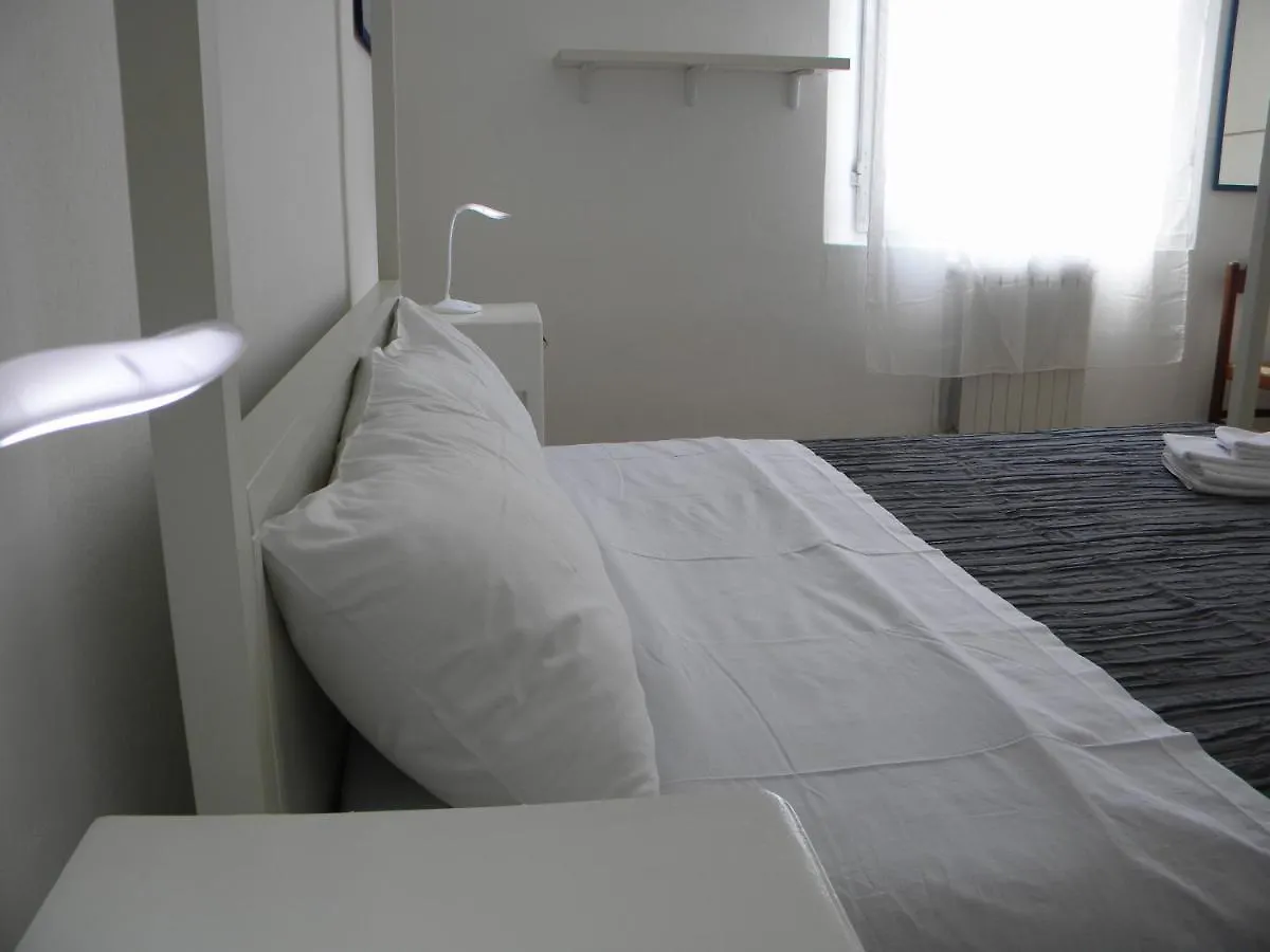 Bologna House Station Apartment 0*,