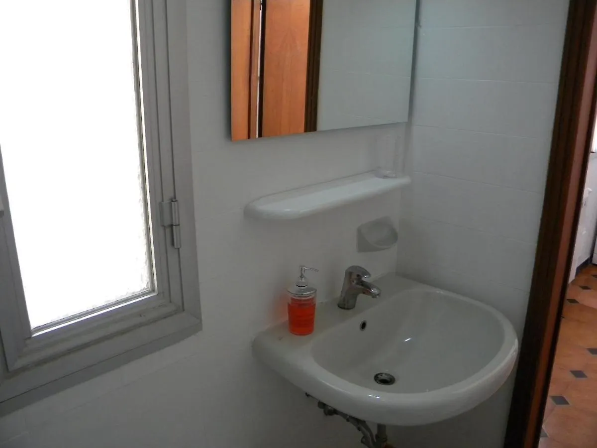 Bologna House Station Apartment 0*,